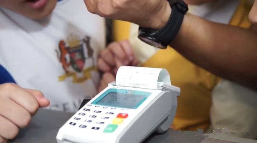 Malaysia use Touch N Go RFID card/ RFID sticker for public tranportation
