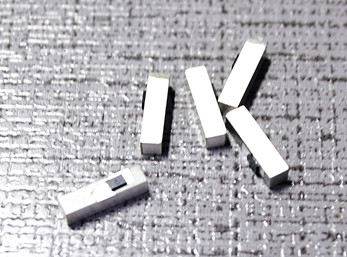 GEE-MUT-402 micro® ceramic uhf metal tag