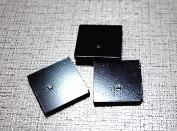 GEE-MUT-405 Square® ceramic uhf metal tag